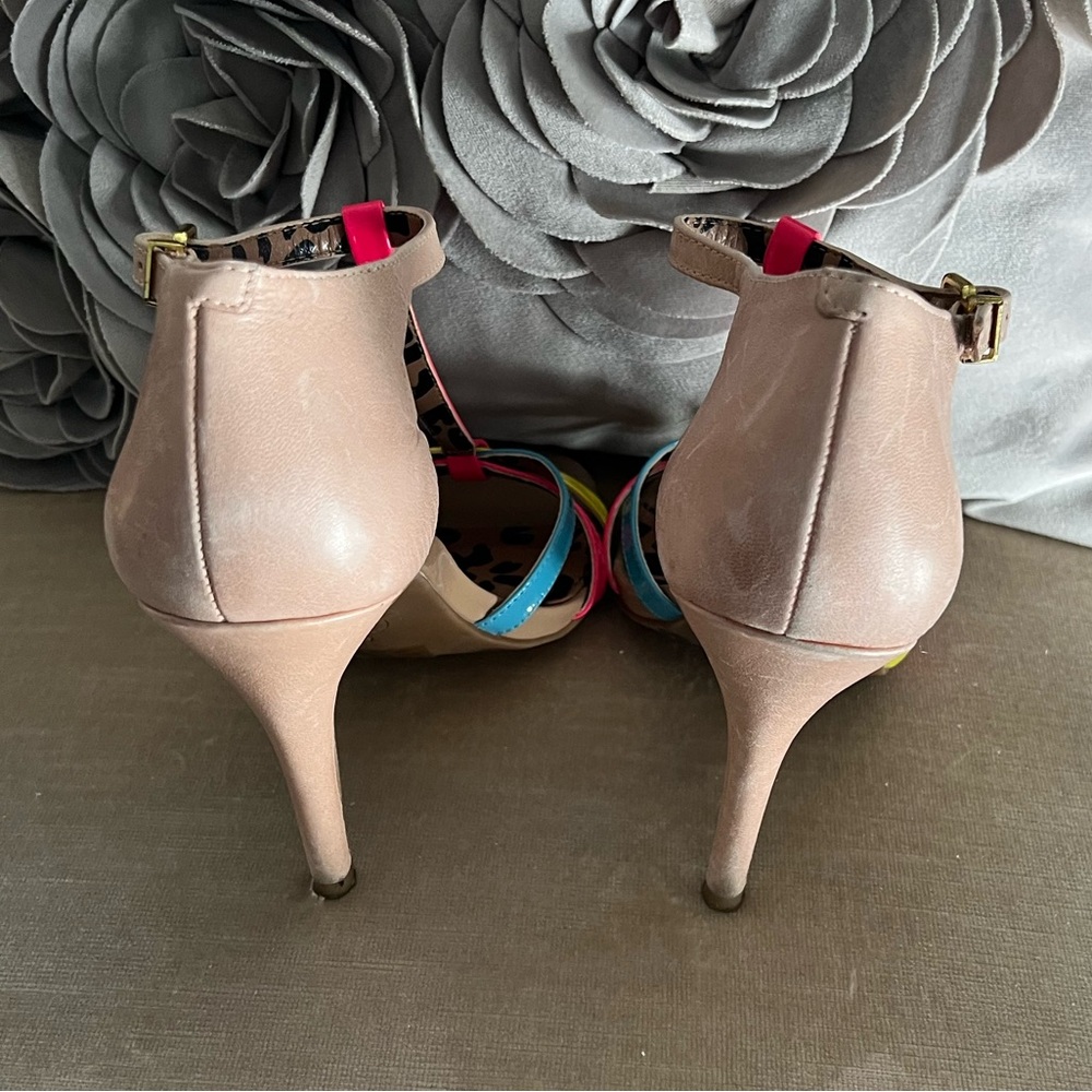Shoes - Picture 4 of 5